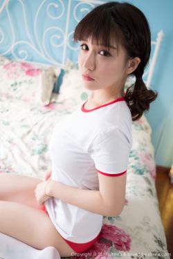 刘亦菲下马车路透照